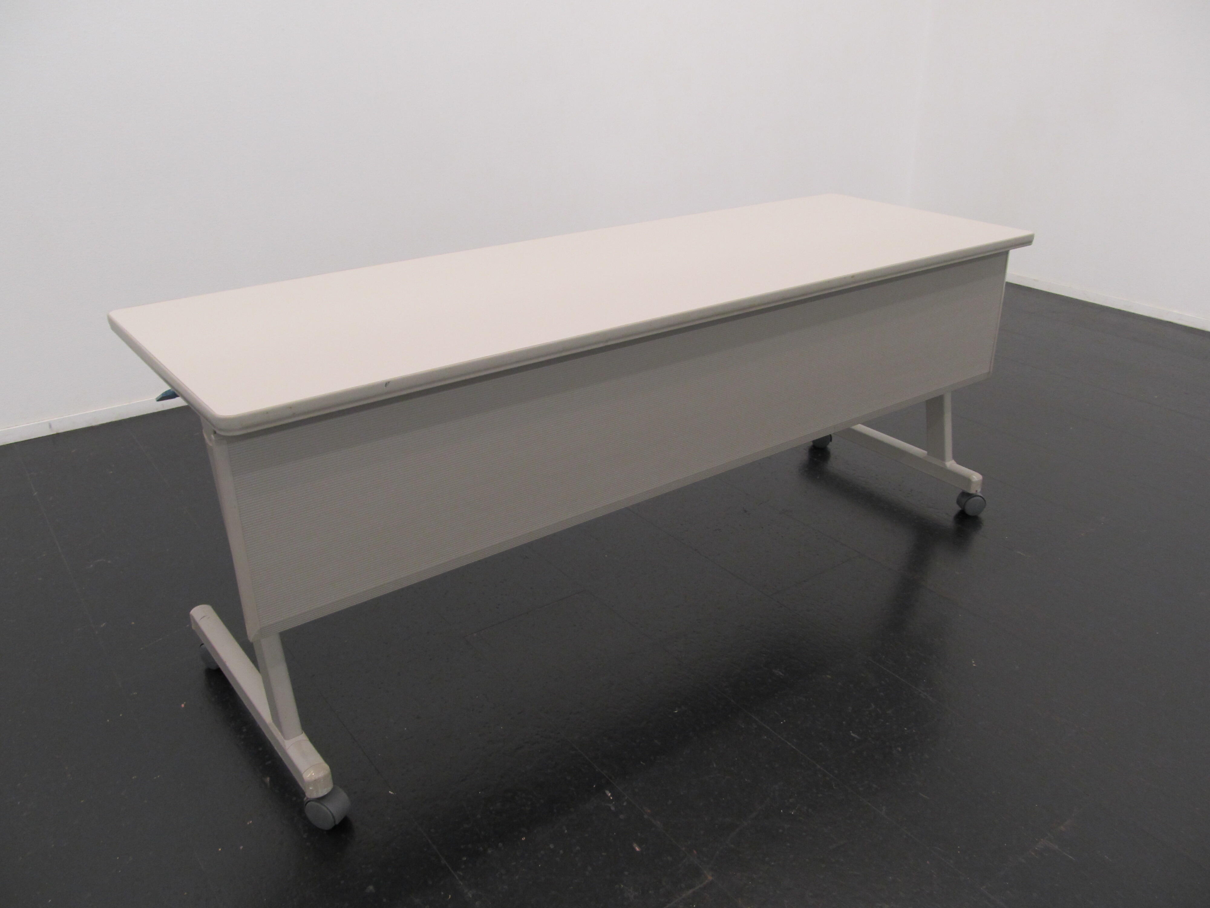 写真 長机（幕板付）